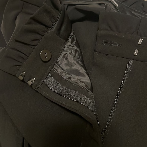 NWT Express, Ruffled Waist, Ankle High Rise, Straight Leg Pants, Black, Size 4 - Picture 6 of 10